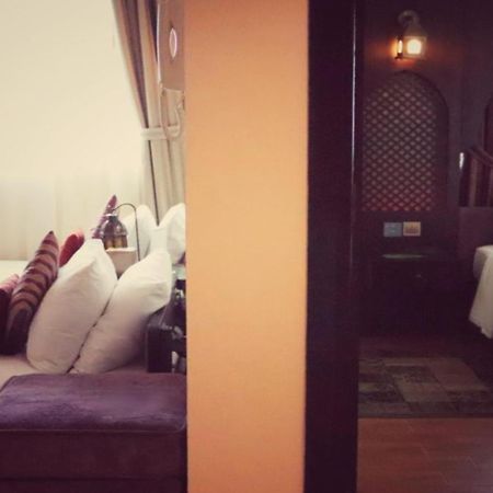 First Central Hotel Suites Дубай Екстериор снимка
