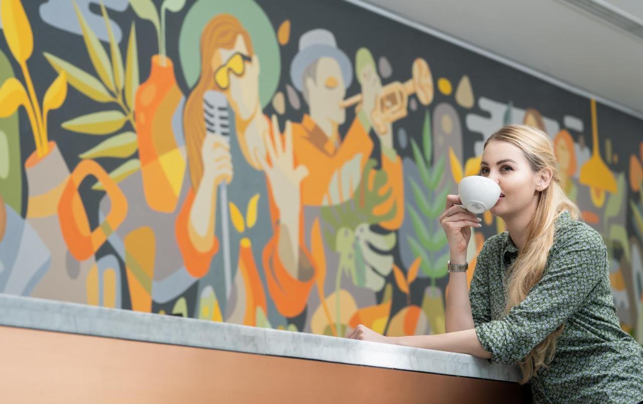 First Central Hotel Suites Дубай Екстериор снимка