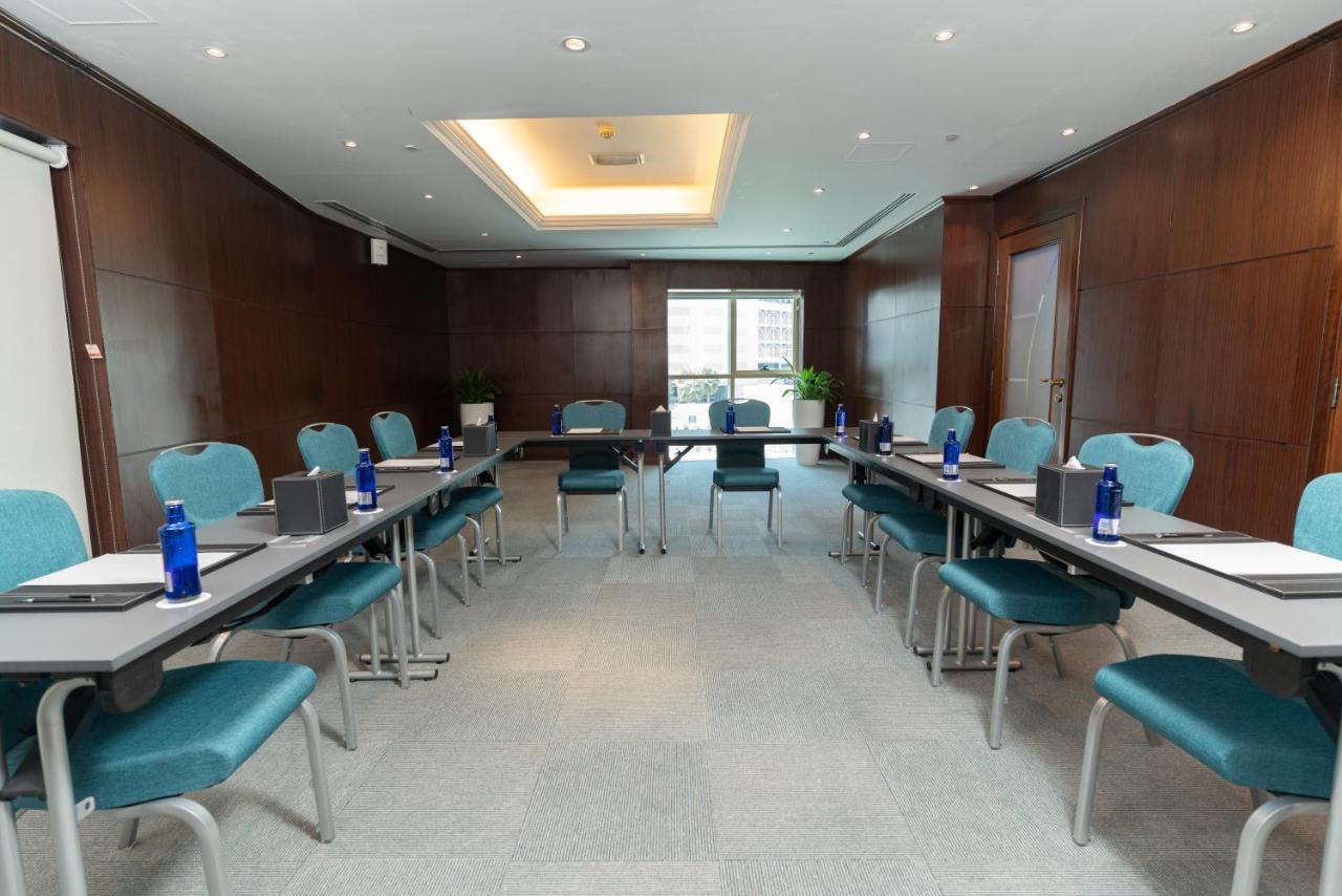 First Central Hotel Suites Дубай Екстериор снимка