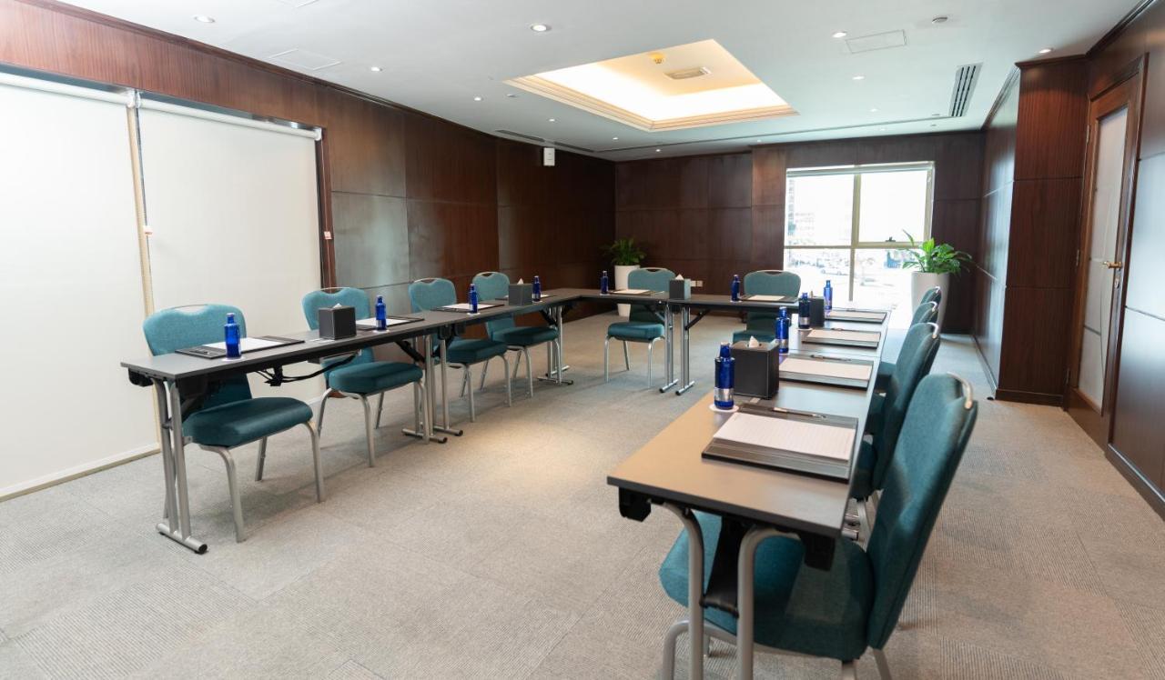 First Central Hotel Suites Дубай Екстериор снимка
