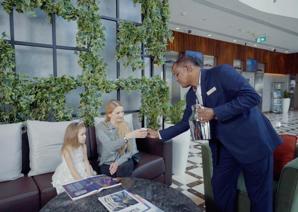 First Central Hotel Suites Дубай Екстериор снимка