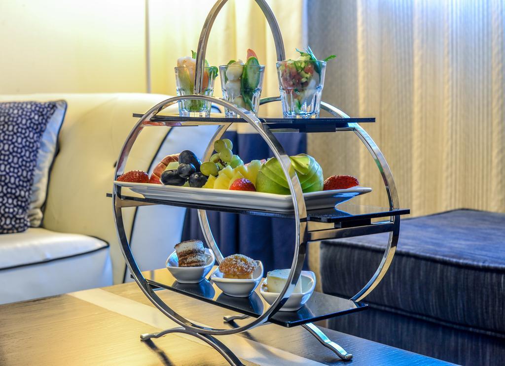 First Central Hotel Suites Дубай Екстериор снимка