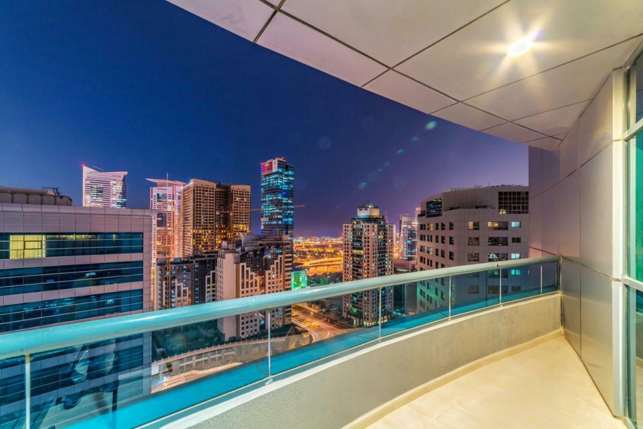 First Central Hotel Suites Дубай Екстериор снимка