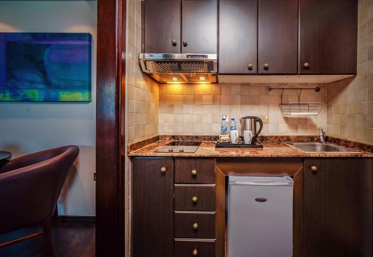 First Central Hotel Suites Дубай Екстериор снимка