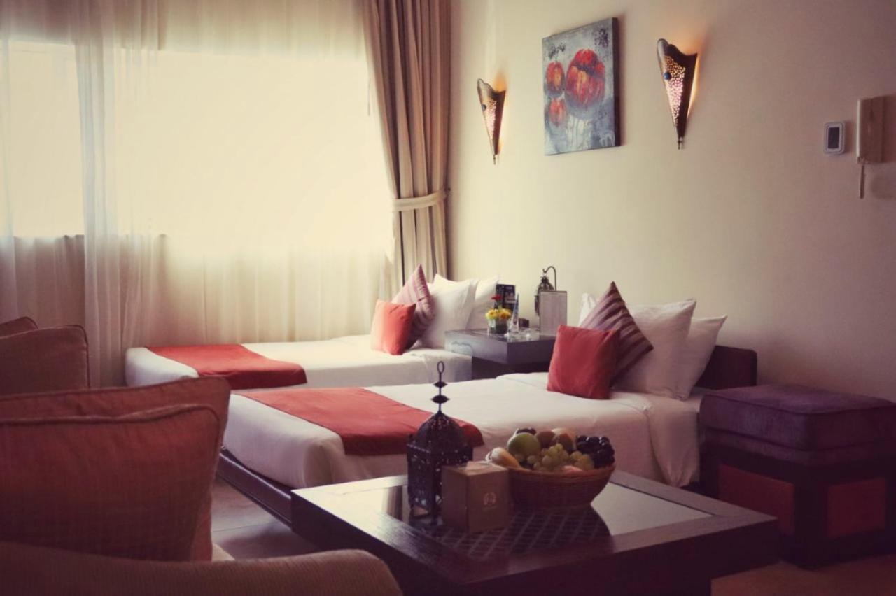 First Central Hotel Suites Дубай Екстериор снимка
