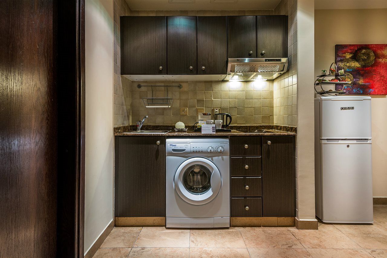 First Central Hotel Suites Дубай Екстериор снимка